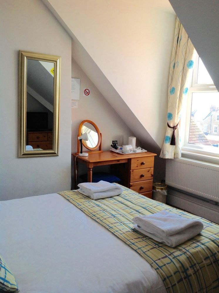By The Sea Bed And Breakfast Eastbourne Eksteriør bilde