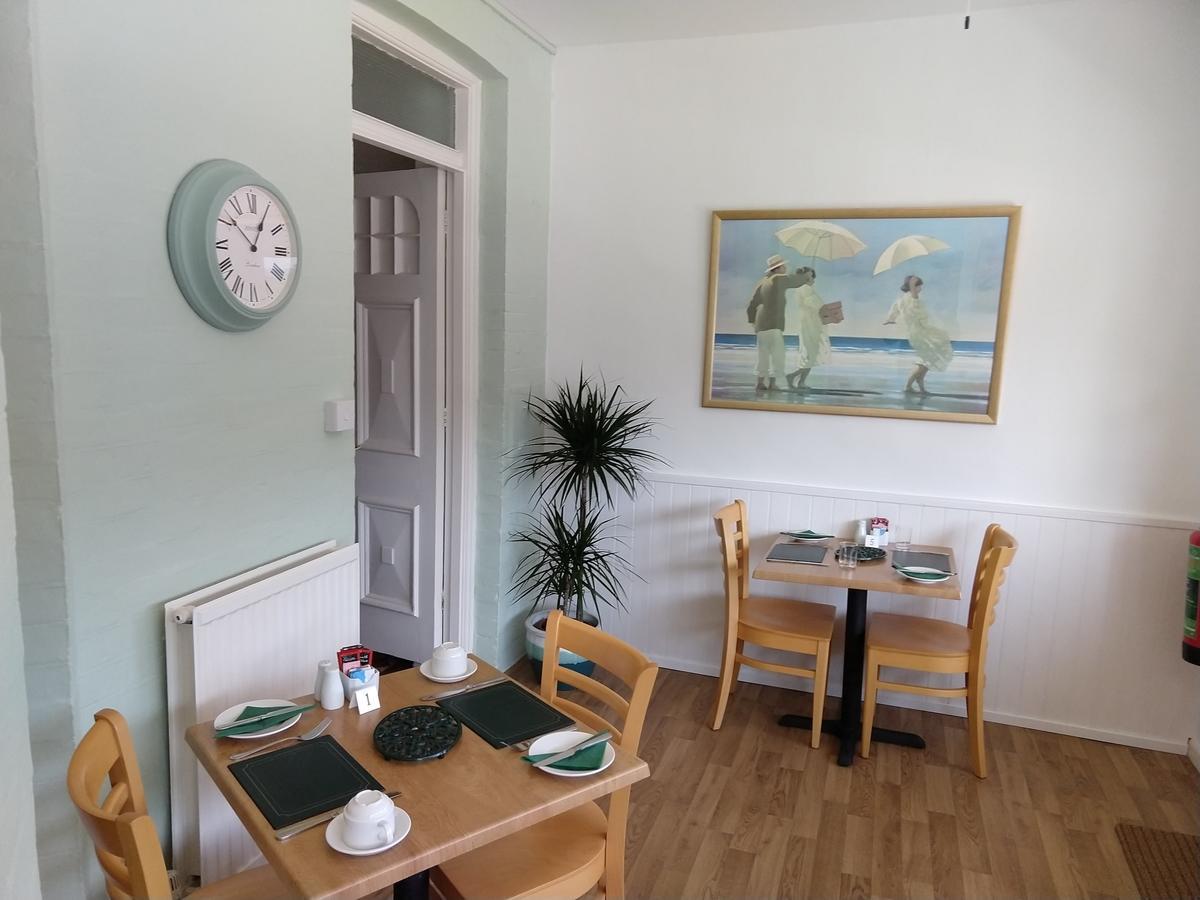 By The Sea Bed And Breakfast Eastbourne Eksteriør bilde
