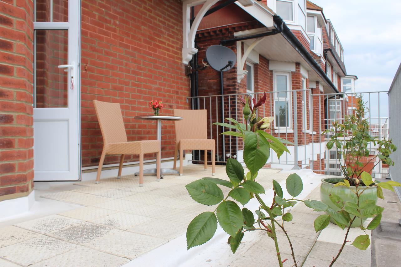 By The Sea Bed And Breakfast Eastbourne Eksteriør bilde