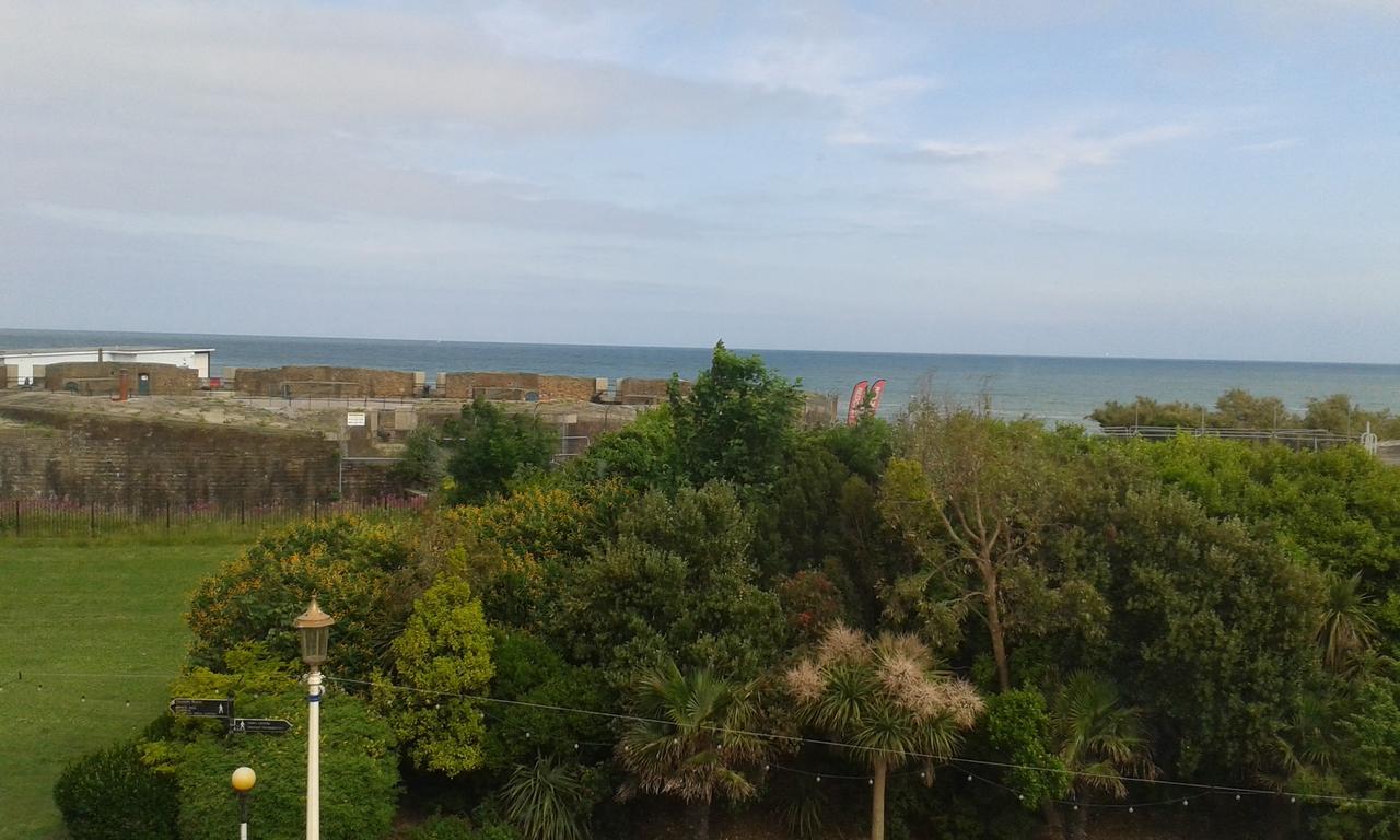 By The Sea Bed And Breakfast Eastbourne Eksteriør bilde