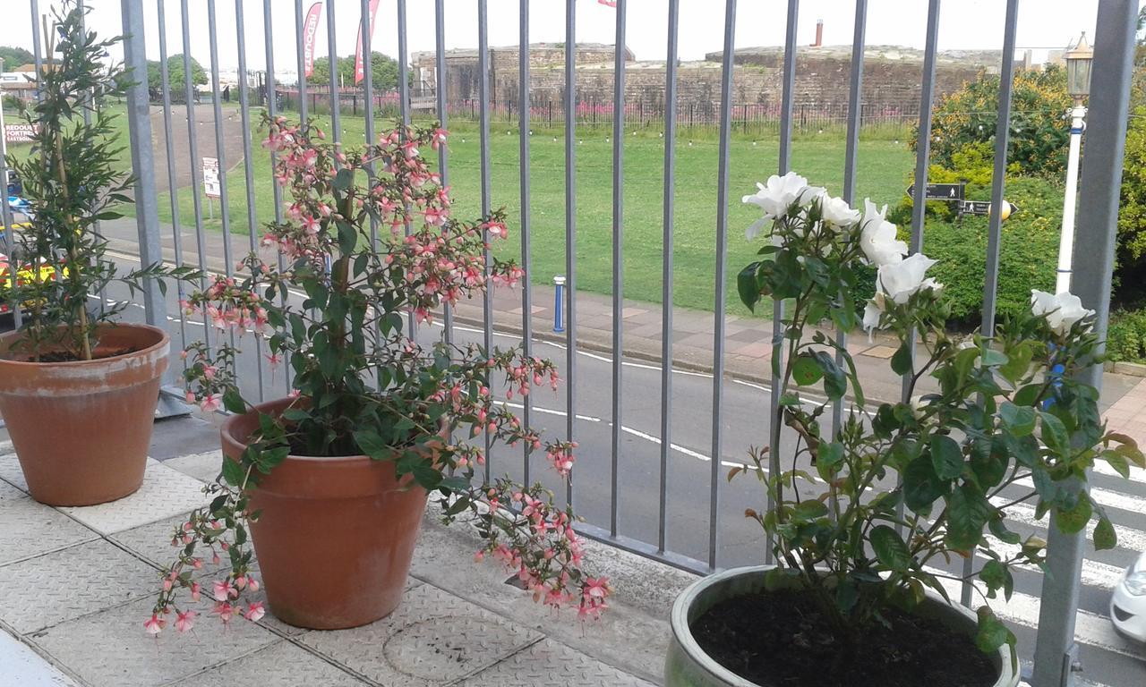 By The Sea Bed And Breakfast Eastbourne Eksteriør bilde