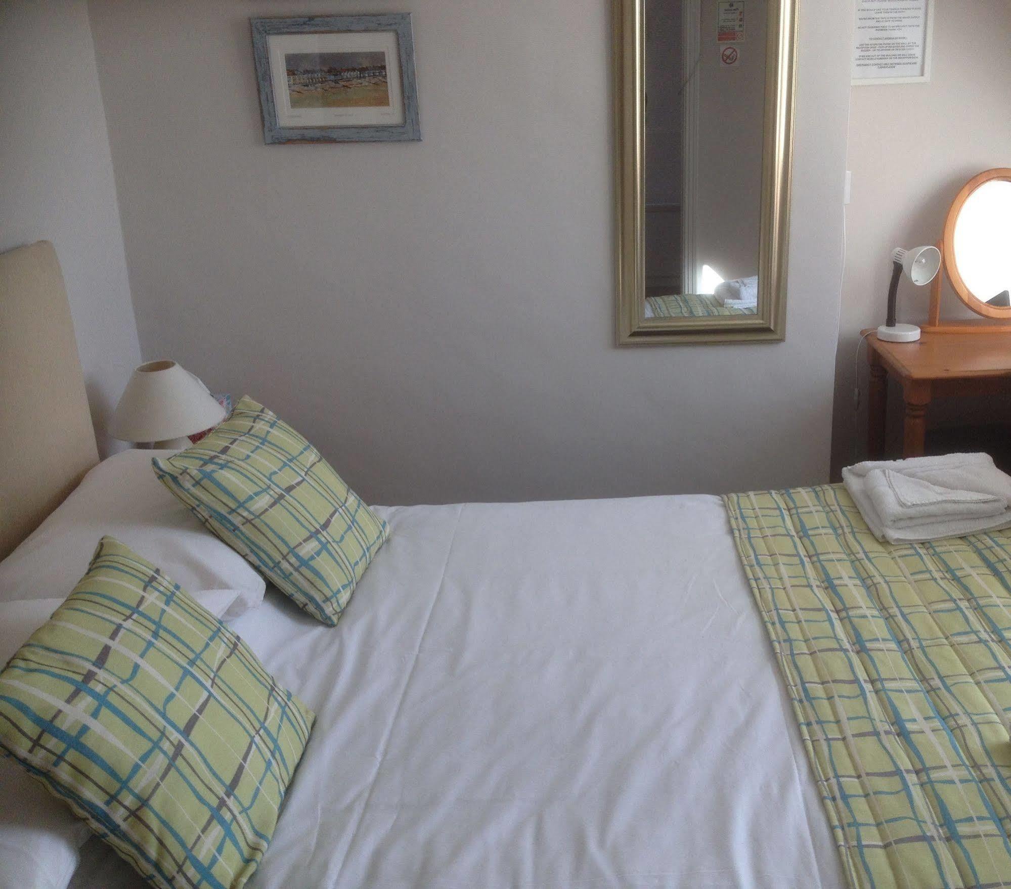 By The Sea Bed And Breakfast Eastbourne Eksteriør bilde