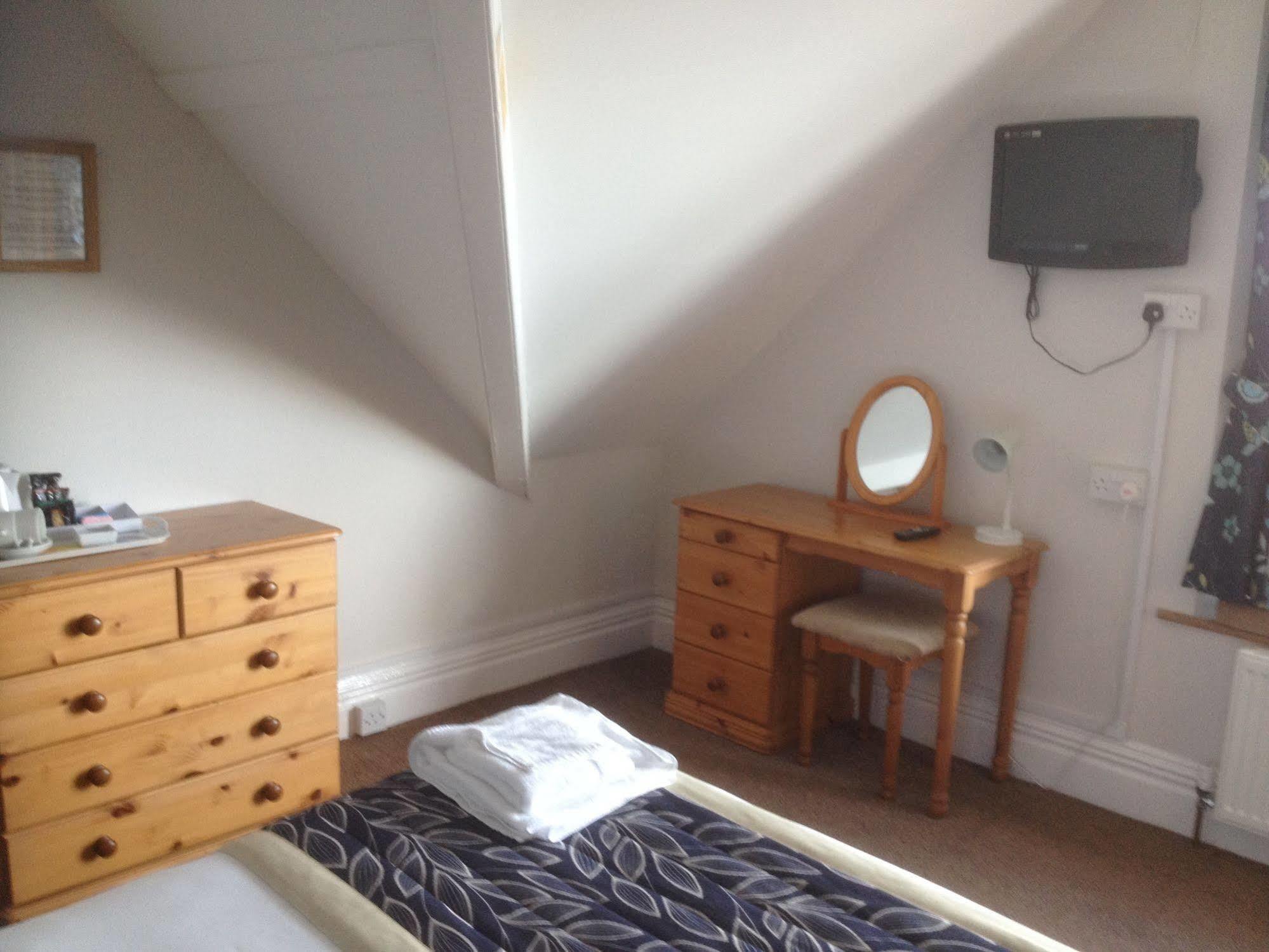 By The Sea Bed And Breakfast Eastbourne Eksteriør bilde