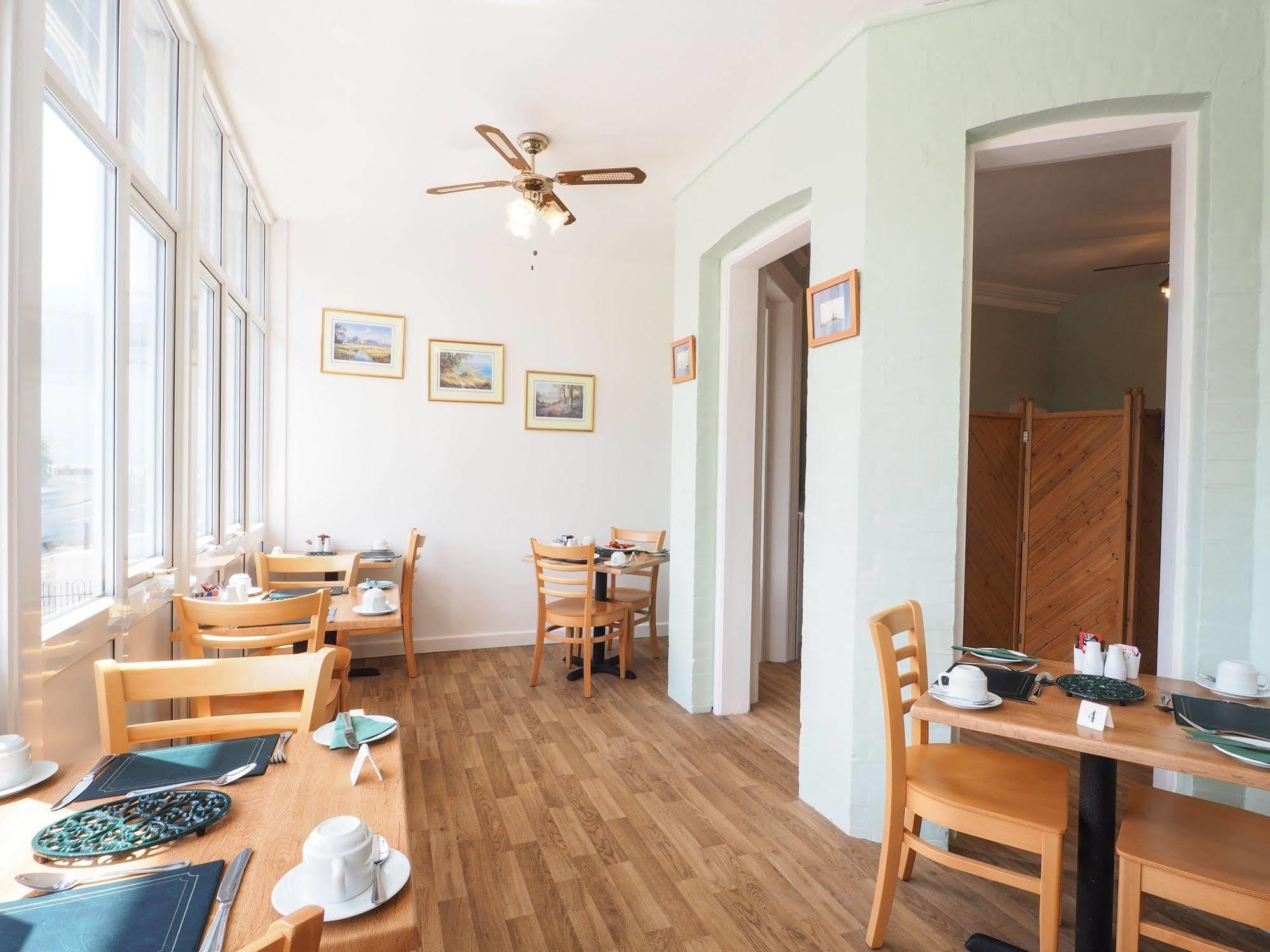 By The Sea Bed And Breakfast Eastbourne Eksteriør bilde