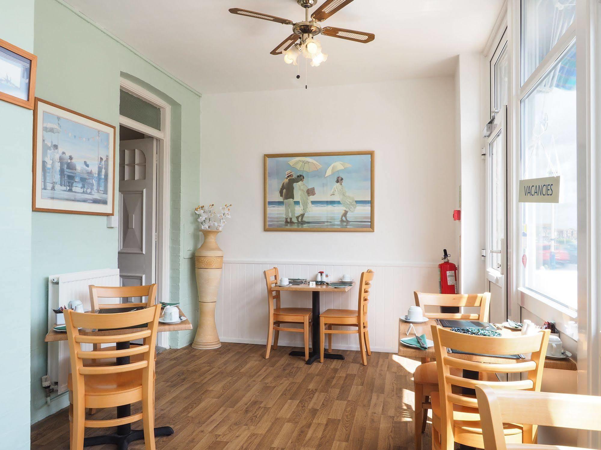 By The Sea Bed And Breakfast Eastbourne Eksteriør bilde