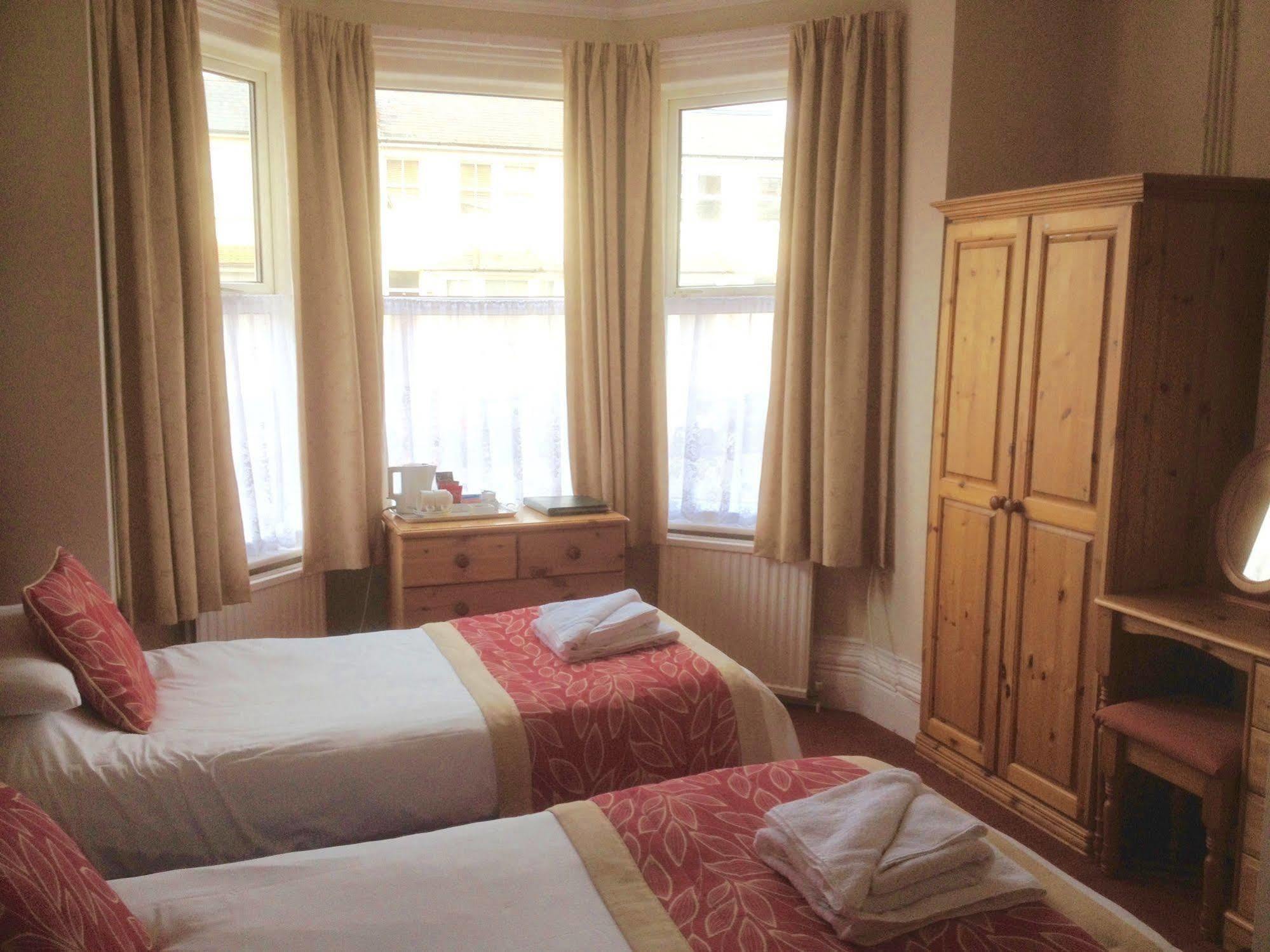 By The Sea Bed And Breakfast Eastbourne Eksteriør bilde