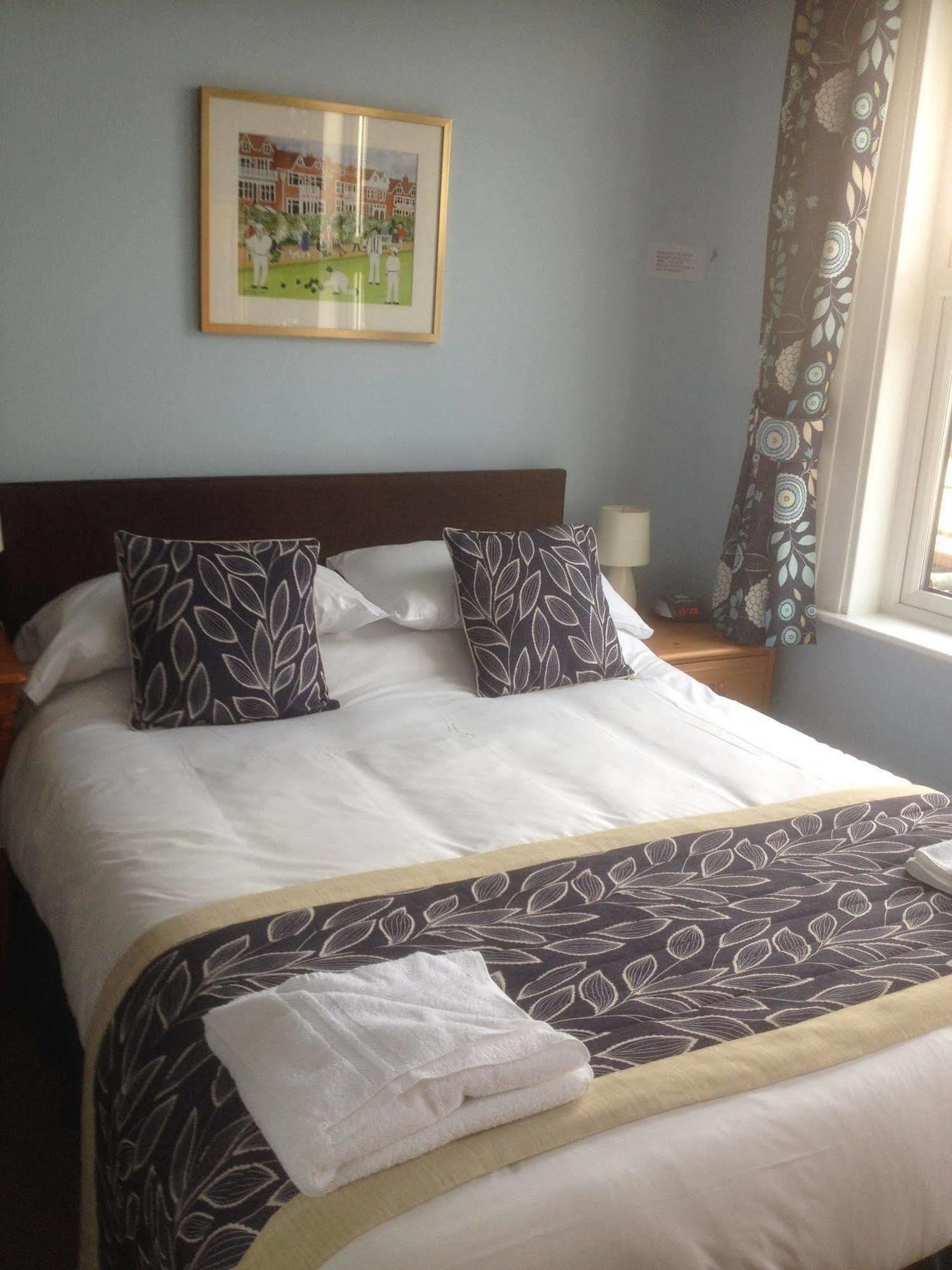 By The Sea Bed And Breakfast Eastbourne Eksteriør bilde