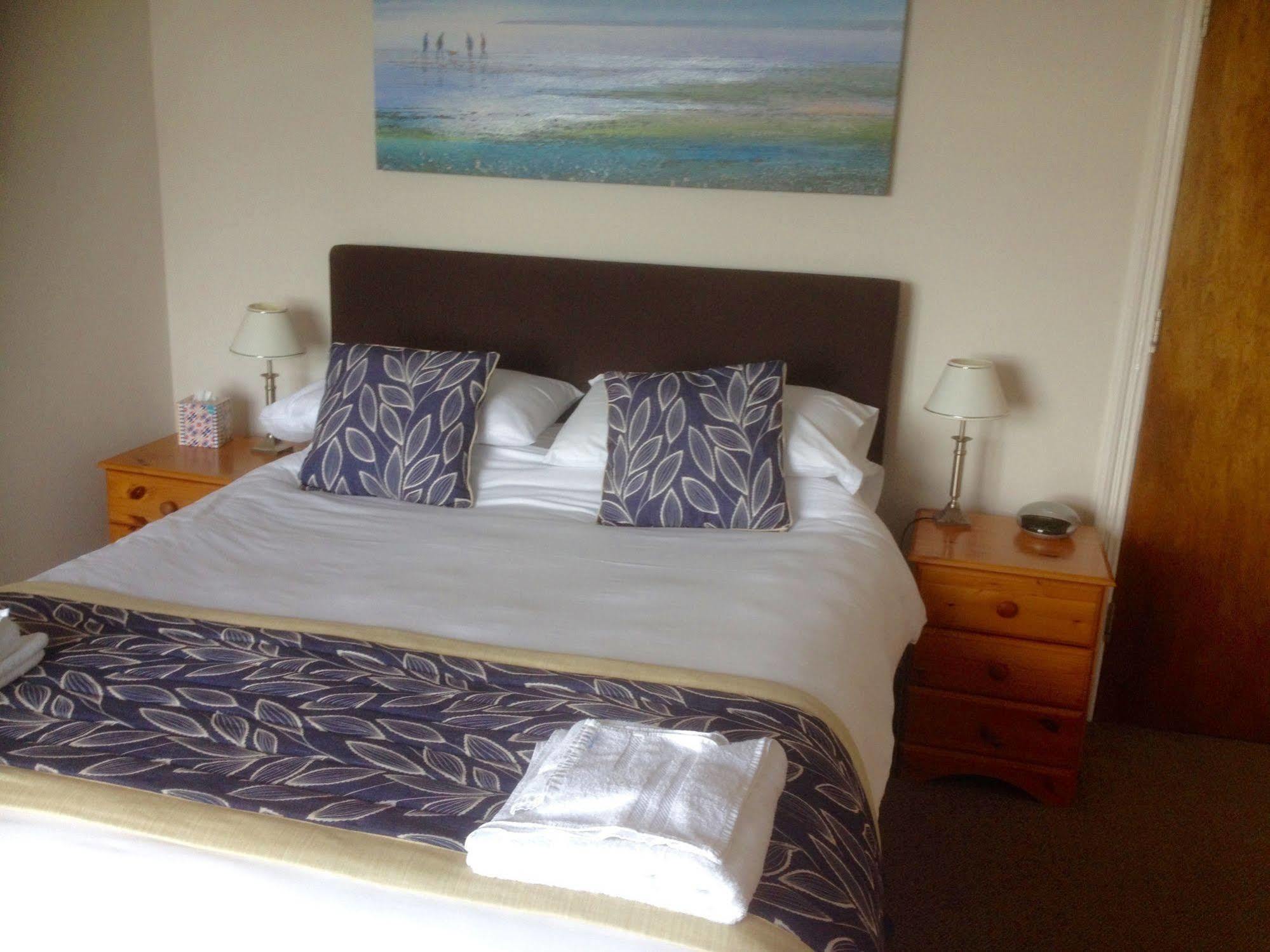 By The Sea Bed And Breakfast Eastbourne Eksteriør bilde