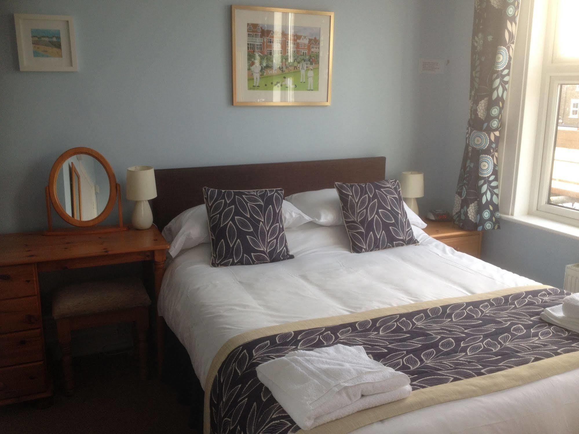 By The Sea Bed And Breakfast Eastbourne Eksteriør bilde