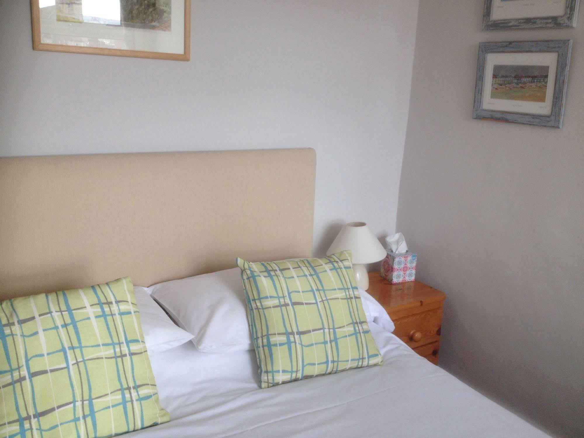 By The Sea Bed And Breakfast Eastbourne Eksteriør bilde